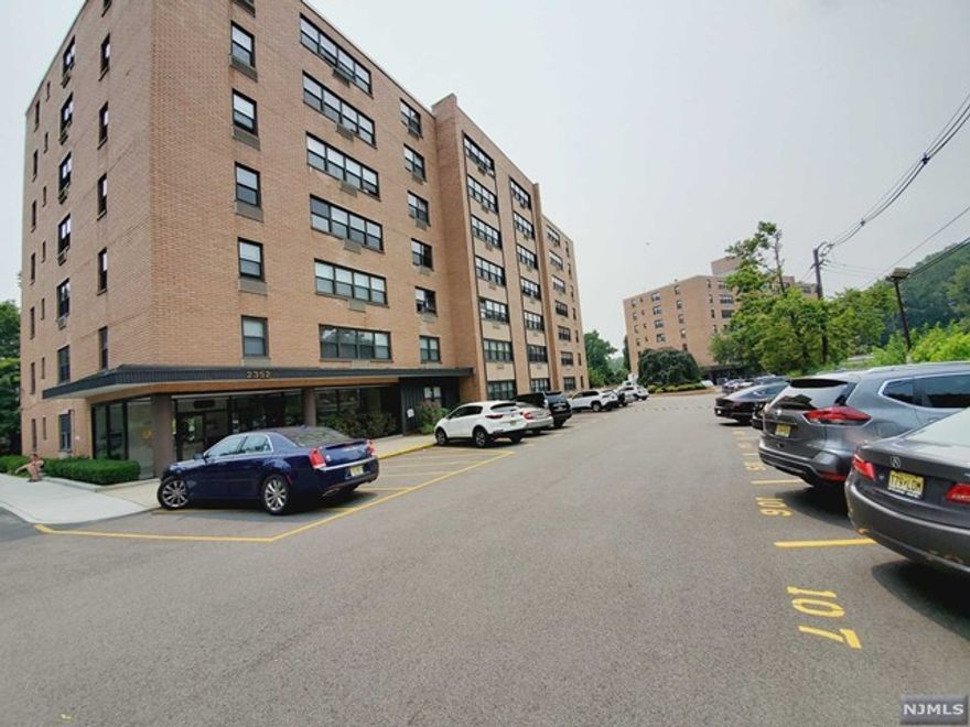 Recently renovated large (850 sf) one BR featuring hardwood floor throughout, new kitchen and bathroom (new cabinets with granite countertop, S/S appliances. L-shape living room with separate dining area, two WI closets. All day bright with large windows. 5th floor in 7 story condo with nice open view and good size swimming pool. Convenient location, walk to Linwood Plaza shopping mall (H-mart, CVS, Starbucks, Chipole and etc. NY bus stops at building front. Close to major highways (Rt 95, 80, 46, 4, 9W and Palisades Parkway. Assigned Parking #30 for extra $35.*** 8/1 Sunday open house 2-4 ***