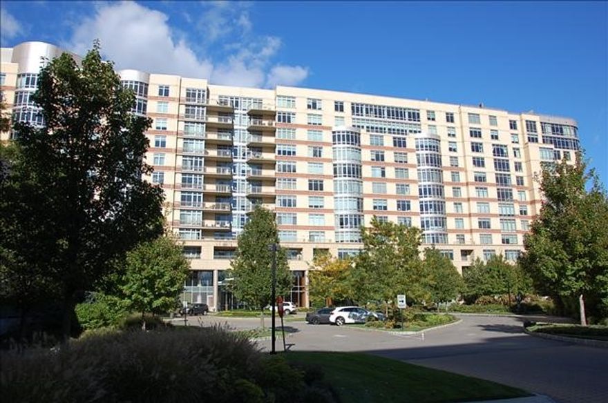 Southeast NYC Skyline views from 10th Floor. 1269 sqft of corner unit. Cherry kitchen Cabinet. Granite counters. Stainless steel appliances. Upscale amenities include in & out swimming pools. Gym. Sauna. cinema room. Golf simulator. Court yard w/ BBQ patios. Cabana and Social room w/ gourmet kitchen. Free shuttle to NYC Waterway. Small pets are okay. Must see.