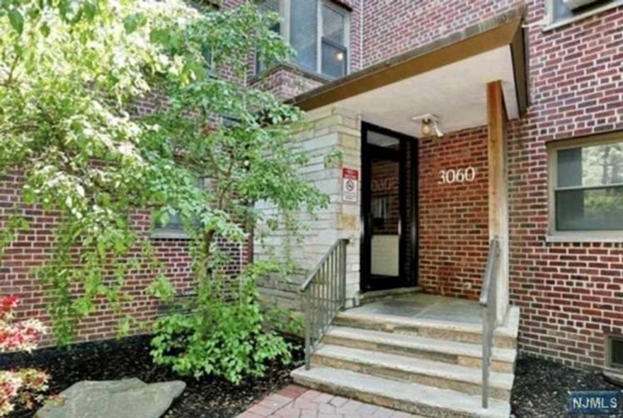 NEWLY RENOVATED 2 BEDROOM UNIT ON THE TOP FLOOR. GOREOUSE CO-OP IN BEAUTIFUL LINWOOD PARK ONE MILE FROM THE GW BRIDGE. ALL NEW KITCHEN CABINETS & COUNTER TOP, ALL NEW FLOOR, NEW LED LIGHTS ON WHOLE UNIT, BRAND NEW ALLIANCES AND NEW COAT PAINT. LOW MAINTENANCE INCLUDING HEAT, WATER AND TAX. ALL OFFERS MUST INCLUDE TWO YEAR TAX RETURNS, LAST TWO PAY STUBS AND PROOF OF FUND. 3-1 RATIO, 20% DOWN PAYMENT.