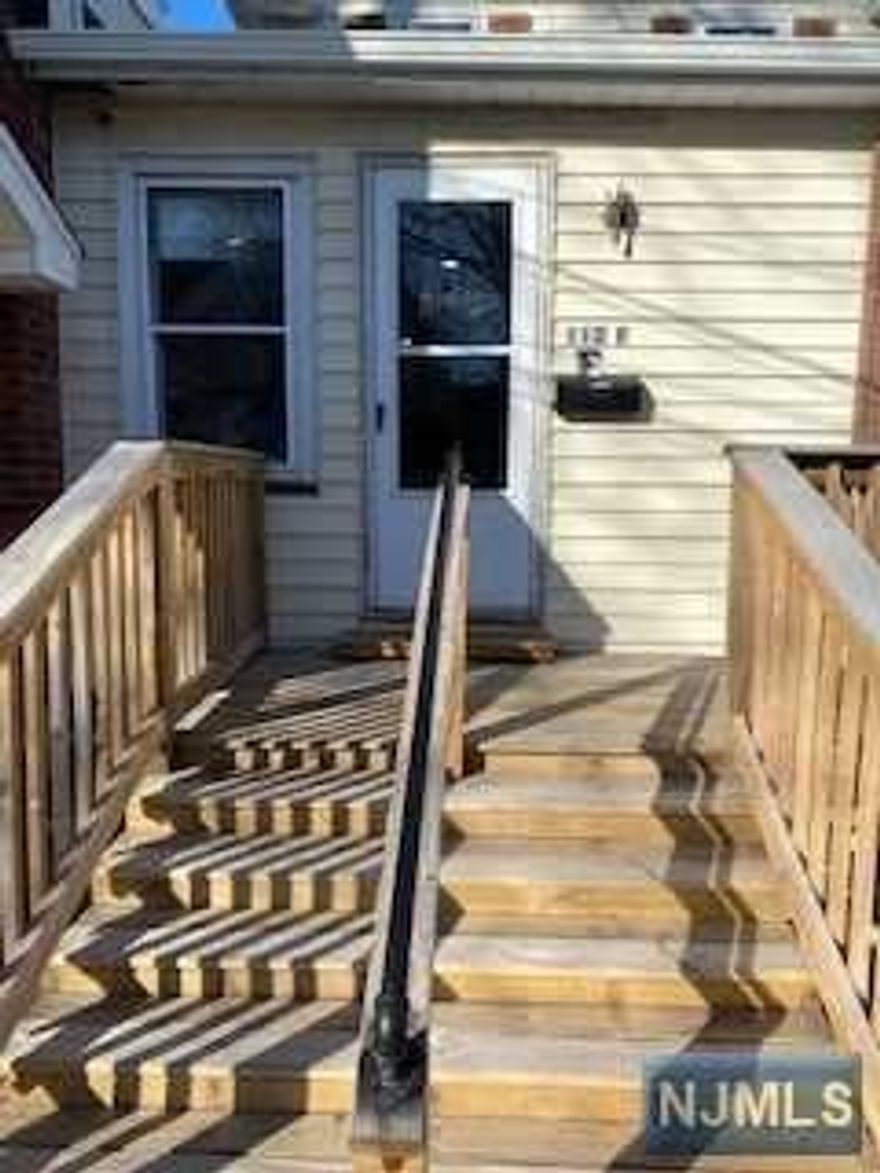 112 Paris Ave unit F is located in the downtown of Northvale. The unit is a very small one bedroom, living room, eat in kitchen with washer/dryer in unit. The entire space has been freshly painted with new carpet in the bedroom. One parking space included.