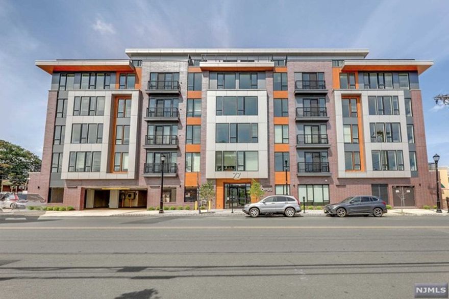 No fee to tenant. New construction, one bedroom apartment in a luxury building. Rooftop community room with terrace features spectacular New York City views. Open floorplan with lots of windows and lots of closet space. Kitchen features quartz countertops, microwave, dishwasher, refrigerator. Washer/dryer in unit. Parking is $95/month for covered and $75/month for uncovered. Pet friendly (weight & breed restriction) $85/month. Conveniently located next to bus and downtown business district.