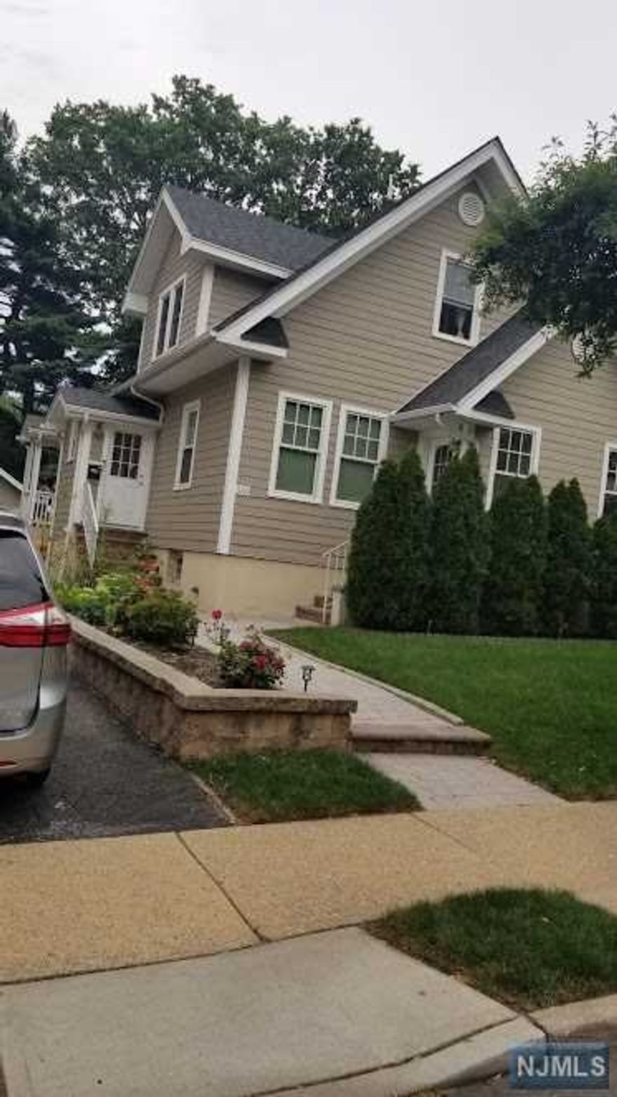 Beautiful and totally renovated first floor apartment. Offering beautiful hardwood floors throughout the apartment. Gorgeous kitchen with wine rack and cooler. Stainless steel appliances, dishwasher, wine cooler, central A/C. Renovated bathroom, use of backyard and patio. Hurry won't last!!