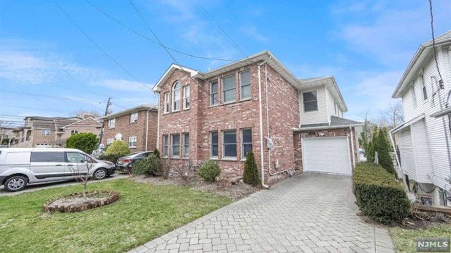 Team Braconi presents a Prime Fort Lee duplex townhome offering urban convenience with suburban charm. Centrally located near vibrant downtown, shops, and easy access to George Washington Bridge. Enjoy nearby hiking trails, biking routes, and community amenities including a recreation center and dog park. Walkable to public library and seamless commute via nearby bus stop. Inside, discover newly refurbished wood floors, updated kitchen with Samsung appliances, and versatile walkout basement ideal for extra living space. 3 spacious bedrooms with ample natural light. Don't miss the opportunity to own this gem with a backyard retreat. Your dream home awaits!