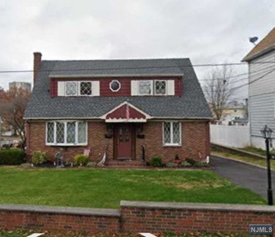 Spacious 1 bedroom, EIK with new SS appliances, king size bedroom, large living room, plenty of windows for natural light, lots of closet space and Central AC Kitchen Table can remain or be removed Uphill section of town NO FLOOD ZONE. Ample on Street Parking. No laundry, No pets,No smoking,No use of yard. Close to all major transportation, stores and houses of worship.