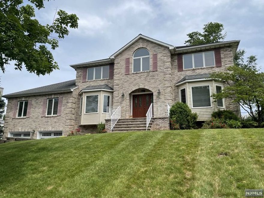 23 yrs young colonial house in wonderful residential area. double entrance door,hardwood floor thruout,large great room, modern/large eat-in kitchen, center island and family room with fireplace,ceramic tile floor in kitchen, sliding door to deck, formal dining room with french door,,Master bedroom suite with Jacuzzi,Double sink vanity,his/hers WIC,2zone CAC.