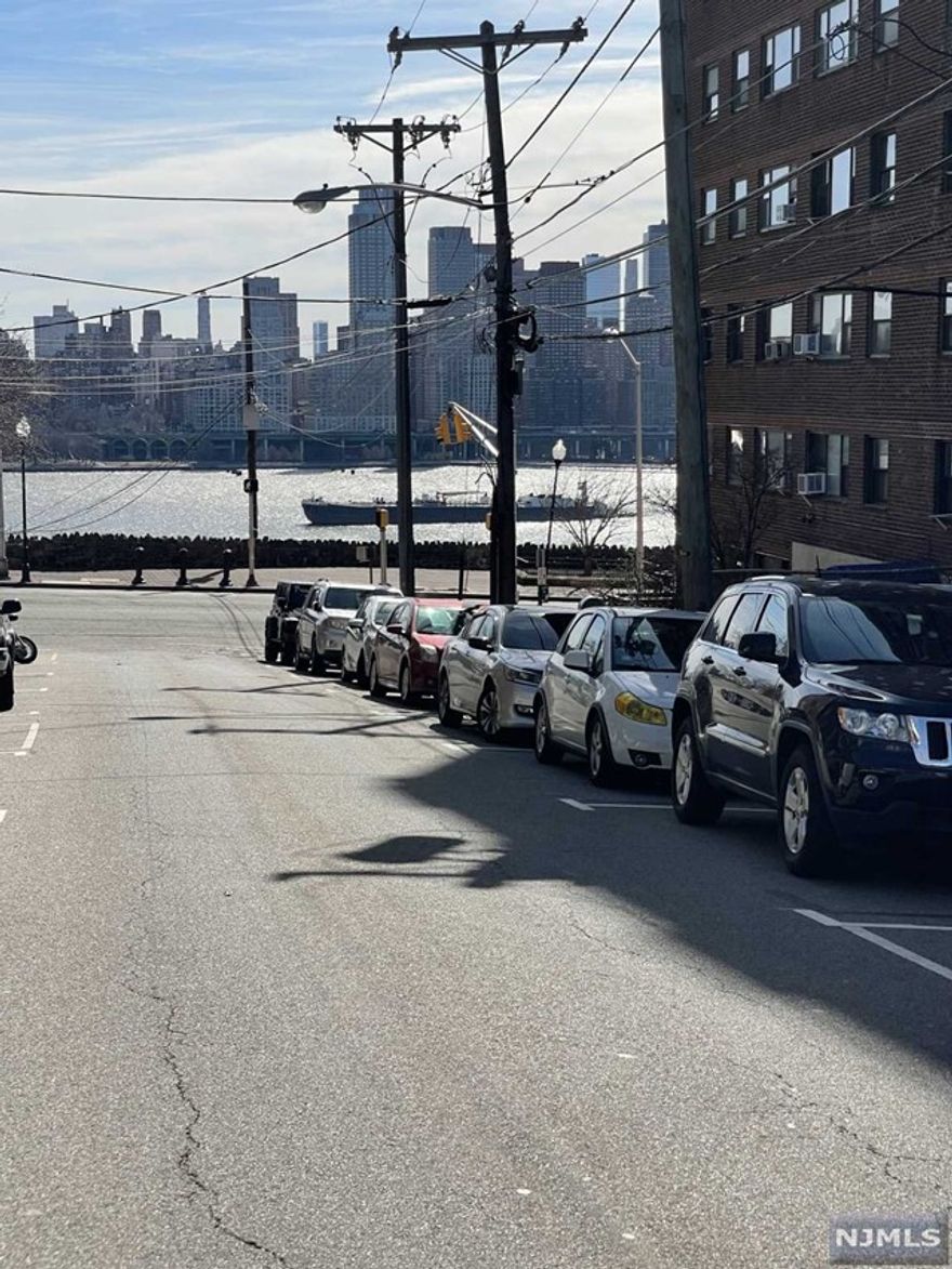 2 BEDROOM APARTMENT IN WEST NEW YORK NJ. LANDLORD PAYS FOR HEAT AND HOT WATER. NO PETS, NO SMOKING, COIN OPERATED WASHER AND DRYER, STREET PARKING. CLOSE TO NYC PUBLIC TRANSPORTATION. ONE AND HALF MONTH SECURITY DEPOSIT, 1ST MONTHS RENT, AND 1 MONTHS RENT BROKER'S FEE DUE AT SIGNING OF LEASE