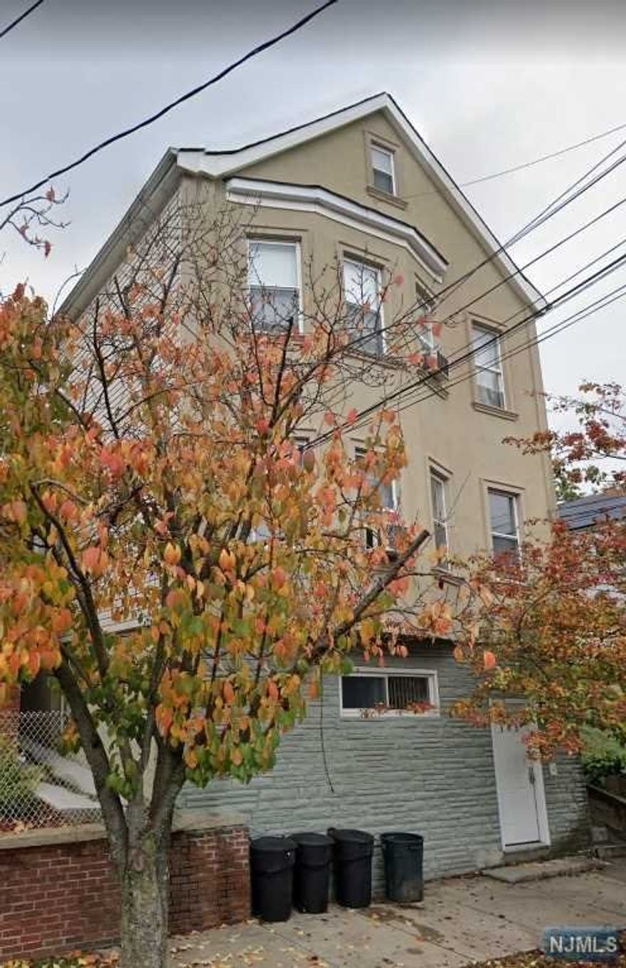 Beautiful large apartment with two levels. Extra clean and freshly painted. The lower level has a newer kitchen with quartz countertops, a full updated bathroom, a bedroom and a 2nd bedroom that can be used as a family room with an exit to a deck. the upper level has two bedrooms and a full bathroom. Great for commuters to the NYC (bus # 161). Pets friendly (conditional & must be approved by the landlord). Use of yard. Street parking only. Washer on the second floor. Won't last!