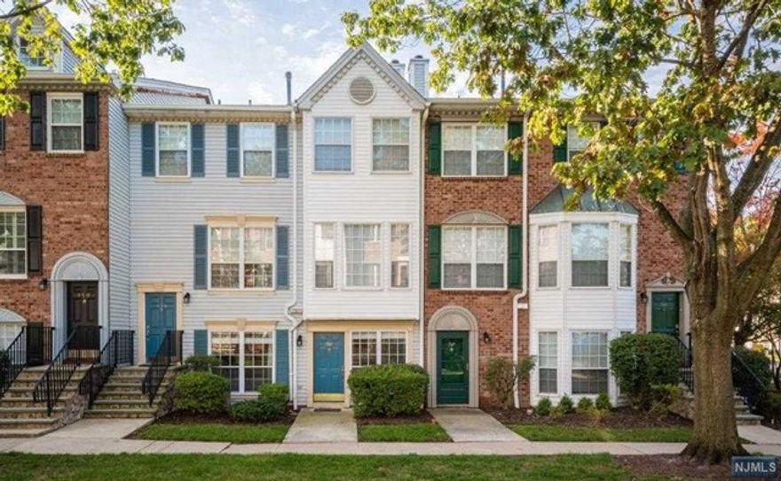 First Floor Unit situated in quiet section of Society Hill. Easy One Floor Living with Open Floor Plan including recently renovated gray kitchen with granite counters/stainless steel appliances & laundry in unit. One assigned parking spot. Enjoy pool, tennis and great location convenient to everything.