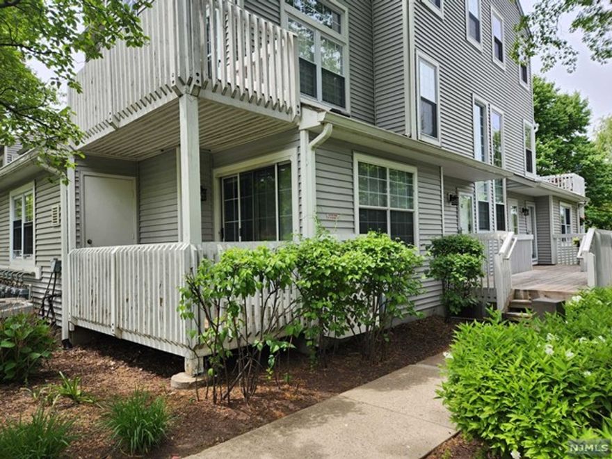 Fantastic 2 bed 2bath with full finished basement- Few steps to front door make this units location one of the most desirable. Unit is in excellent condition with updated baths. Basement has a family room, office , storage and a full size laundry room. Pool , Tennis and plenty of parking. Close to shopping, transportation and Houses of Worship.