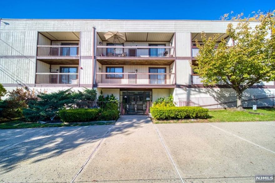 Well kept and impeccably maintained 1 bedroom, 1 full bathroom condo in the Plauderville Condominimum complex. Located on the first floor with a generously sized living room and kitchen. Washer/dryer machines are in the unit as well with ample amount of closet space. And you can relax on your own private balcony. This building includes a 1 car indoor garage parking space and storage. Low taxes and maintenance fees!