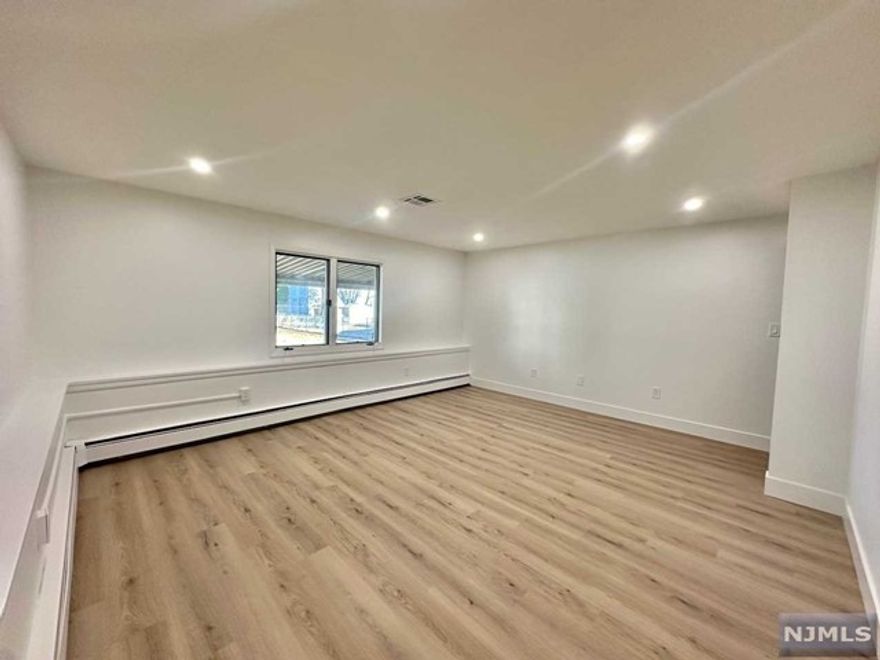 This a spacious 2 bedroom unit located on the ground floor, it includes eat- in kitchen, laundry in-unit and one parking spot. All credit for adults needs to be 650+