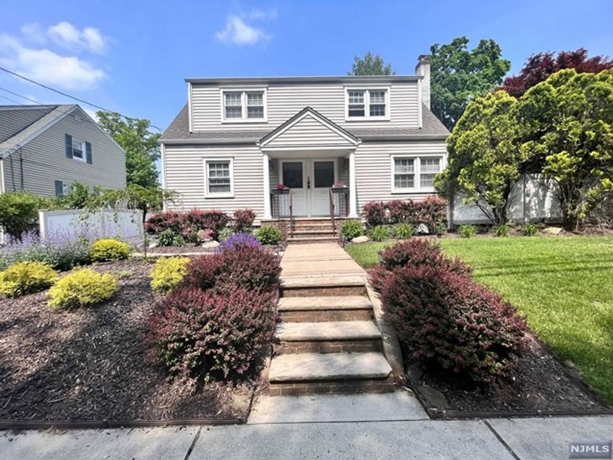 OUTSTANDING, SPACIOUS, FULLY RENOVATED WITH BEAUTIFUL HARDWOOD FLOORS , TWO BEDROOMS 1ST FLOOR APARTMENT OFFERS A LARGE LIVING ROOM, MODERN KITCHEN WITH ALL STAINLESS STEEL APPLIANCES, GRANITE COUNTERTOPS, BEDROOMS WITH GOOD SIZE CLOSETS, FULL BATH, GORGEOUS BACKYARD TO ENJOY ALONG WITH NICE DECK AND FLORIDA ROOM WITH FIRE PLEASE TO USE DURING THE WINTER. 2 CARS PARKING ON THE SIDE OF THE DRIVEWAY, GARAGE IS NOT INCLUDED, (TENANT IS NOT ALLOWED TO PARK OR BLOCK THE DRIVEWAY). LAUNDRY (WASHER AND DRYER INCLUDED) IN THE BASEMENT, PLENTY OF EXTRA STORAGE. REQUIREMENTS FOR ALL APPLICANTS: APPLICATION, EMPLOYMENT VERIFICATION, REFERENCES, PROOF OF ABILITY TO PAY RENT (PROOF OF INCOME) CREDIT CHECK (MINIMUM 700 FICO SCORE IS REQUIRED), INTERVIEW. ,GREAT APARTMENT! MUST BE SEEN! NO PETS! NO SMOKING! TENANT'S INSURANCE IS REQUIRED.