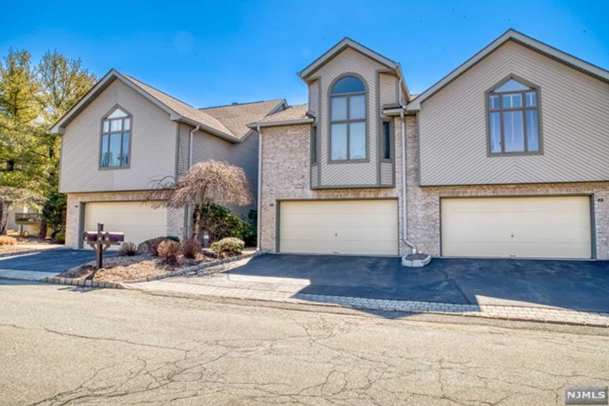 Simply Gorgeous. The most preferred Cascade model in 'Northwoods' town house, nicely updated! All hardwood floors throughout, modern eat in kitchen w/newer custom maple cabinet & granite counter top, vaulted high ceiling large living room w/fire place & sky lights...Master suite features high ceilings w/full bth...Jacuzzi & W-I closet, Finished basement has Guest room w/full bath, Large family room, laundry room...very sunny & bright...wonderful complex features pool, tennis court, exercise room & club house surrounded by wooded property...Great blue ribbon school system...Pleasure to show!!!