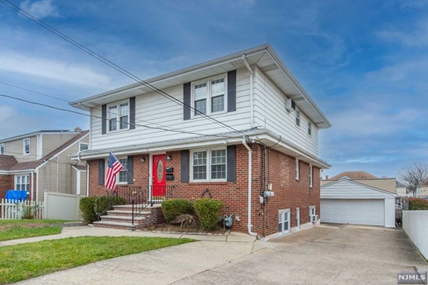 RENOVATED 2ND FLOOR APARTMENT WITH BRAND NEW KITCHEN, STAINLESS STEEL APPLIANCES, QUARTZ COUNTERS AND MORE! 4 BEDROOMS AND 1 BATHROOM, HARDWOOD FLOORS, FRESHLY PAINTED, SHARED USE OF YARD, SHARED USE OF LAUNDRY ON GROUND FLOOR. WALKING DISTANCE TO SCHOOLS AND TRANSPORTATION, OFF STREET PARKING SPOTS. HEAT AND HOT WATER ARE INCLUDED IN THE RENT!