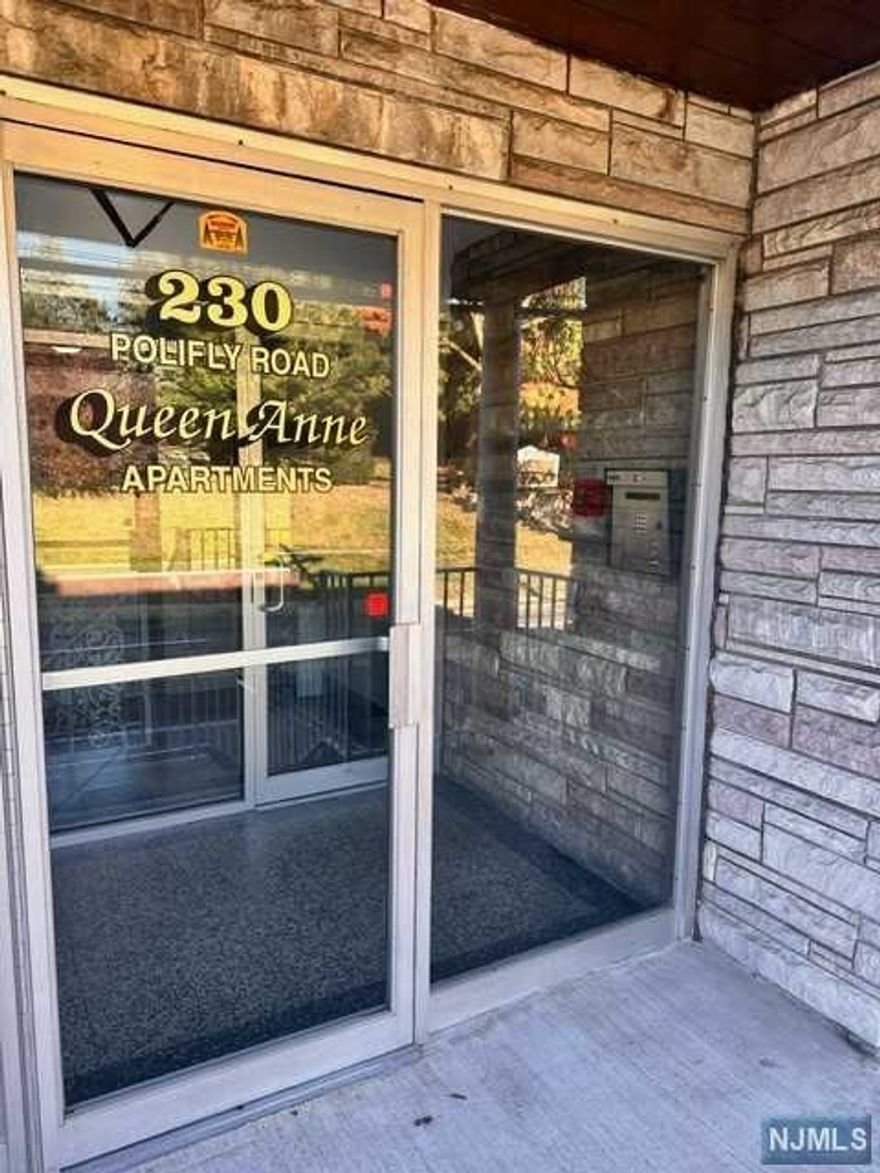 Welcome home to this charming and cozy 1 bedroom 1 bath. 1 bedroom with 2 spacious closets, updated bathroom, large living room with gleaming hardwood floors. A Must See!