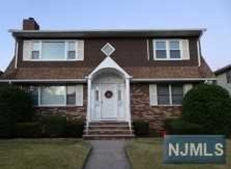 Large 2nd fl apt. Very well maintained by on site landlord. Oversize LRm & DRm open combo. Large Eat In Kitchen w newer appliances. MstBdrm has private full BA & 2 large closets. Newly painted. Newer carpet. Sizable rms. Central AC. Laundry Closet in unit. Plenty of closets. Tucked away on dead end. A MUST SEE!