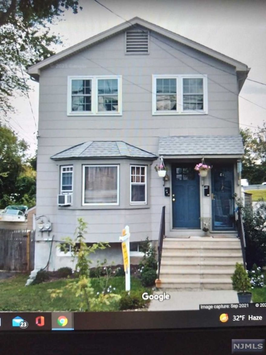 SPACIOUS 1 BEDROOM WITH LAUNDRY IN UNIT ASSIGNED PARKING 2 BLOCKS FROM NYC TRAIN/BUSS.HOMEOWNER WOULD CONSIDER 1 SMALL DOG or CAT AFTER INTERVIEW FOR ADDITTIONAL RENT