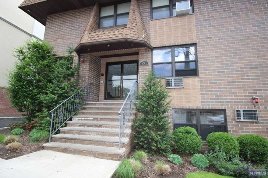 MOVE RIGHT IN TO THIS LAREG, LOVELY & BRIGHT 1-BEDROOM UNIT WITH BEAUTIFULLY RENOVATED KITCHEN, INCLUDING WOOD CABINETS, APPLIANCES, PORCELAIN TILE FLOORING AND GRANITE COUNTER TOP. BATHROOM COMPLETELY RENOVATED WITH TASTEFUL TILING INCLUDING A PEDESTAL SINK. SHINY HARDWOOD FLOORING THROUGHOUT,NEWER WINDOWS AND WINDOW TREATMENTS.PARKING IS AVAILABLE AT ADDITIONAL FEE OF $50 P/M. RENT INCLUDES HEAT & HOT WATER. LAUNDRY IN BASEMENT. CLOSE TO SHOPPING, TRANSPORTATION TO NYC, ACCESS TO ALL MAJOR HIGHWAYS. ABSOLUTELY NO PETS!!! THIS IS A SMOKE FREE BUILDING.