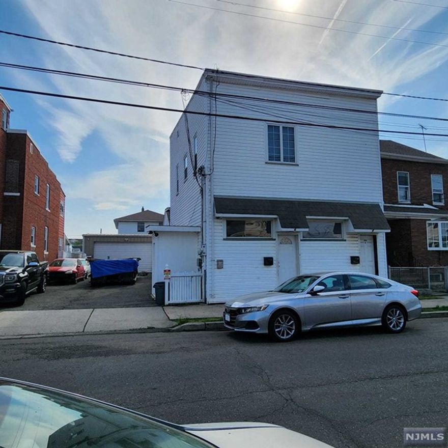 Beautifully renovated 5 bedrooms, 2 full bathrooms first floor apartment. Laundry hook up in unit. Nearby major highway, public transportation and shopping.