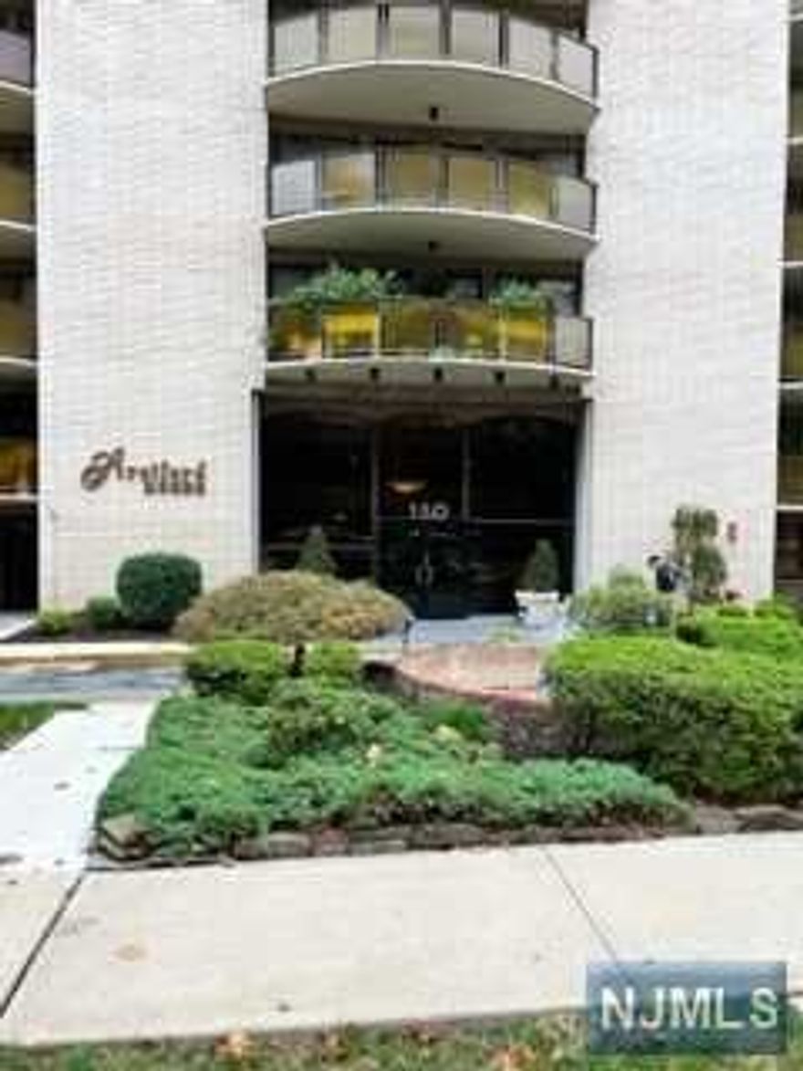 Stratford House. Rarely available 3-bedroom 2 bath unit in well-kept hi-rise building offering 24hr doorman, exercise room and parking. Spacious 1280 s/f unit with NYC skyline views from terrace. Centrally located near shops and trans. Don't miss this great opportunity.