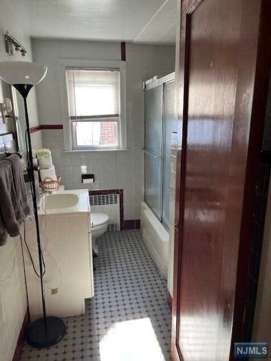Very nice, large one bedroom on second floor of two family house. Very large storage closet. Small pets okay. Heat and Hot Water included. Use of yard and pool. Street parking.