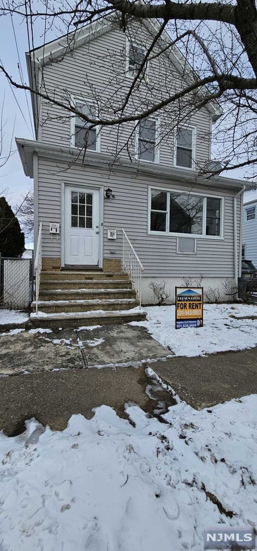 LOCATION! NYC BUSES, SCHOOLS AND SHOPS IN WALKING DISTANCE A 3 BEDROOM 1 BATH APARTMENT IN TWO FAMILY HOME CLOSE TO EVERYTHING WITH ALL UTILITIES INCLUDED! ALSO INCLUDES A PARKING SPACE IN DRIVEWAY AND A REFRIDGERATOR. PETS ARE NEGOTIABLE AS WELL AS BACKYARD USE. SCHEDULE YOUR SHOWING TODAY!