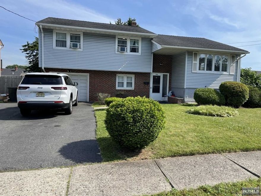 3 Bedroom 1 full bathroom bi/level stile offering living room, dinning room, eat-in-kitchen, full bathroom, master bedroom, bedroom, bedroom, use of backyard , drive way for 2 cars , no use of garage, no laundry, no pets , as is condition .