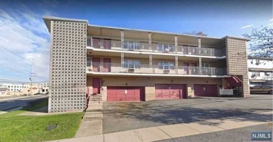 Unit #10. Studio w/ kitchen and full bath, closet, ceramic floor, baseboard heating, all utilities included. Onsite, coin-operated, washer and dryer. Conveniently located at the corner of Central Blvd and Grand Ave. Walking distance to supermarket, restaurants, shops, and public transit.