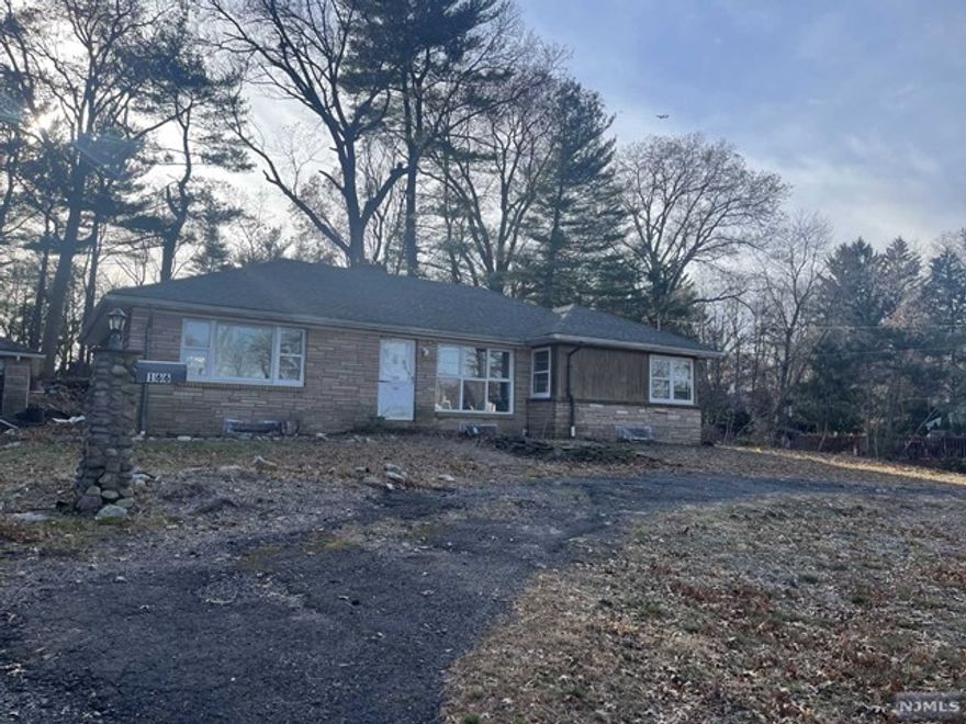 Welcome to newly renovated 3 bedroom, 1.5 bath Ranch home located on one of the quietest street on the desirable west side of Paramus. The house boast brand new kitchen with stainless steel appliances and bathrooms with marble floors. Hardwood floors throughout and finished basement, and huge backyard is ready for your enjoyment. Conveniently located close to schools, shopping, transpiration, major highways and NYC. Tenant is responsible for all utilities, landscaping and snow removal.