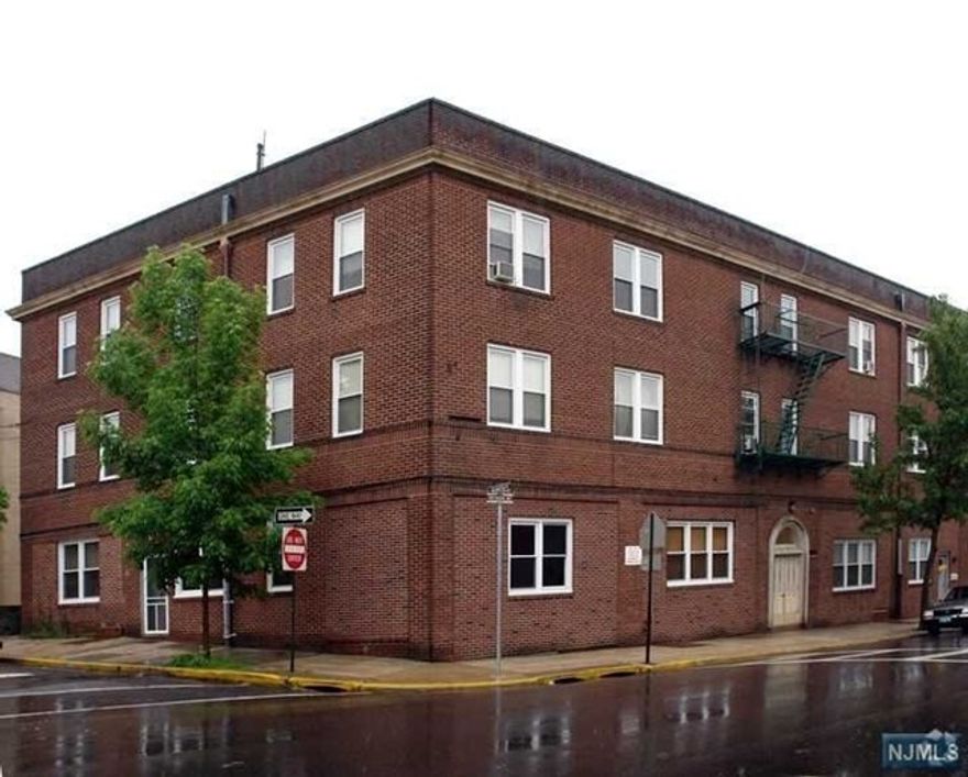 SPACIOUS AND COZY STUDIO LOCATED IN THE HEART DISTRICT OF EAST RUTHERFORD...THIS FIRST FLOOR APARTMENT HAS BEEN RECENTLY PAINTED AND RENOVATED...HIGH CEILING AND VERY BRIGHT...WALK TO NYC TRANSPOERTATIONS & SHOPPING...NO PETS...AVAILABLE 6/1.