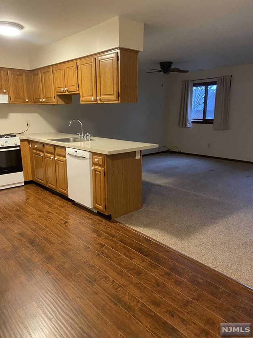 COME TO THE MOUNTAINS AND SEE ALL IT HAS TO OFFER. THIS CRISP AND CLEAN UNIT IS AVAILABLE IMMEDIATELY. THERE IS STILL TIME FOR THE SKI SEASON. OR SPLASH IN THE ASSOCIATION POOL IN THE SUMMER TIME. OPEN FLOOR PLAN, WITH 1 BEDROOM. A KITCHEN AND LIVING ROOM COMBO AND A DECK. PERFECT ALTERNATIVE TO RENTING OR YOUR WEEKEND GETAWAY. This Resort Community offers multiple World Class Golf Courses, Water Park, Skiing, Snowboarding, Horse Back Riding. Minerals Resort with optional membership for spa and or pool access. Bars and Dining located on the premises. Minutes from Warwick, NY offering Bowling, Drive-In Movie, Wineries, Breweries, Apple Picking, Fall Festivals. Approximately 50 miles from NYC.