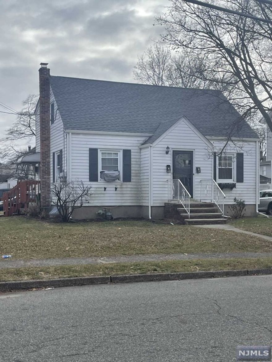 Location, Location, Location!!! 1st floor: 2 Beds and 1 bath basement: 1/2 bath, washer and dryer included Access to backyard. Zoned to Lyncrest Elementary.