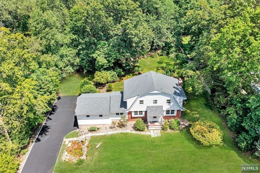 Rent this IMPRESSIVE 5 BEDROOM COLONIAL, FULLY REMODELED. An opportunity to live in Allendale! Perfectly set on a PRIME LOCATION in ALLENDALE'S most desirable SAN JACINTO ESTATES. Interiors feature newly REFINISHED HARDWOOD FLOORS, NEWLY RENOVATED KITCHEN & 2.5 BATHS. An IDEAL EXTENDED-FAMILY EXPANSION offers FIRST FLOOR BEDROOM PLUS DEN with separate entry! Laundry & PowderRm complete this first floor. 2nd Floor living presents PRIMARY SUITE RETREAT W/BTH,3 ADD'L SPACIOUS BEDROOMS& BATHRM W/TUB. ENJOY ALLENDALE'S TOP-RATED SCHOOLS, CRESTWOOD LAKE, NYC TRAIN/BUSSING, PARKS,GREAT DOWNTOWN. No Pets/no exceptions! Tenant Resp for Lawncare/ Snow-removal/first $200 @repair, Broker fee/1mo, 1.5mo security. Required: credit report, proof of income, lease application & interview. Immediate occupancy available. Move-in Ready!