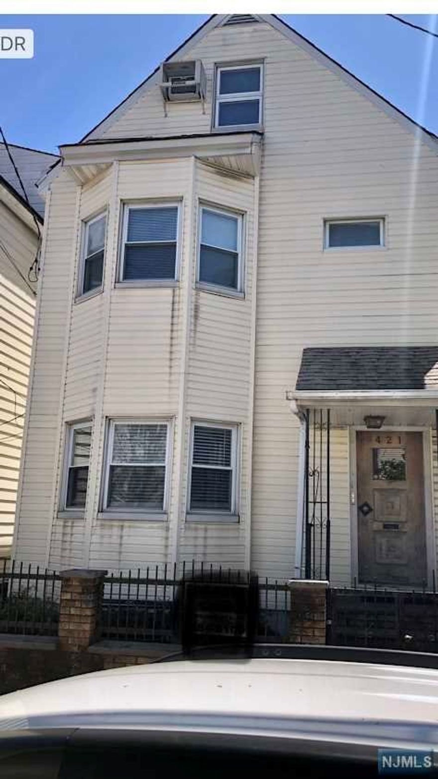 First floor with eat in Kitchen, Living room, full bath and 1 bedroom only 12 minute walk to Harrison path station, quick walk to center of Town, Shopping and all restaurants