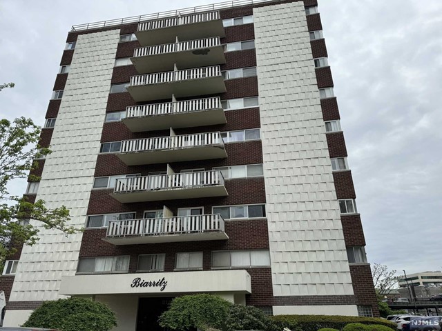 2180 Center Avenue 4 B