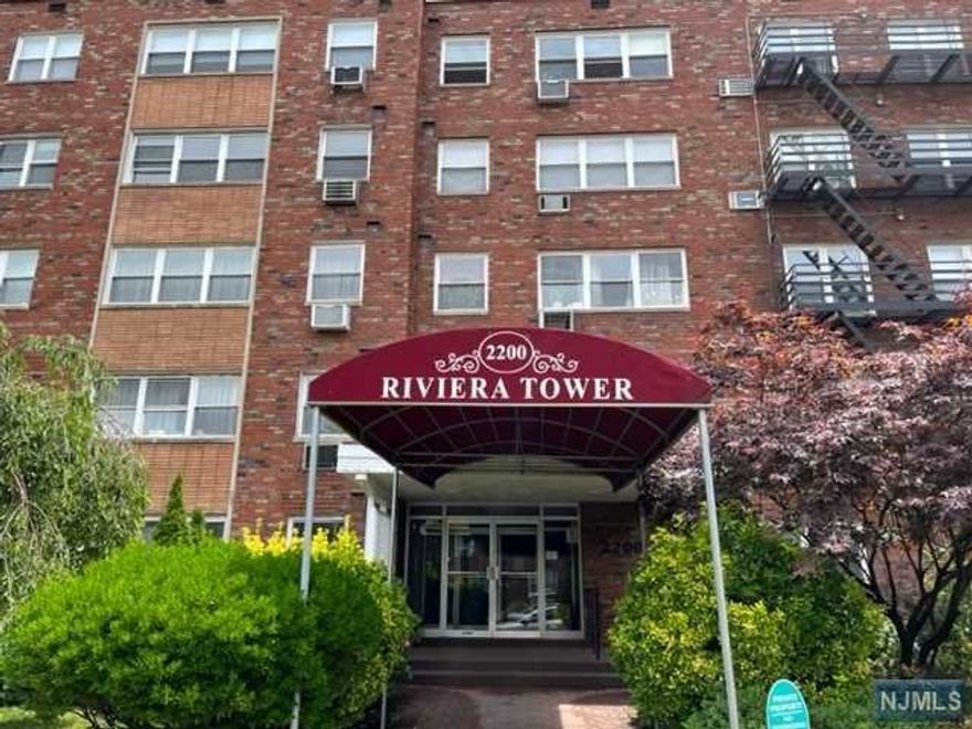 Very quiet residential location, neighboring apartment complex. This 3rd floor corner Unit,1206 sf, provides open, spacious layout with living room facing west and a separate dinning area. Wood floor throughout. Newly painted. Close to NYC Bus, Shopping, School, GW Bridge. The most convenient location for NY Commuter in Fort Lee. Hot water, water, gas, and 1 parking #17 space are free. Move in fee $300(not refundable).