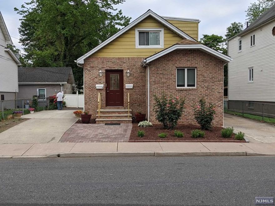 2nd Floor apartment in 2 family home includes kitchen, bathroom and bedroom. Parking space included and side yard use. Easy access to NYC, bus stop short block away. Convenient to all major highways, shopping and restaurants. No pets, no smoking.