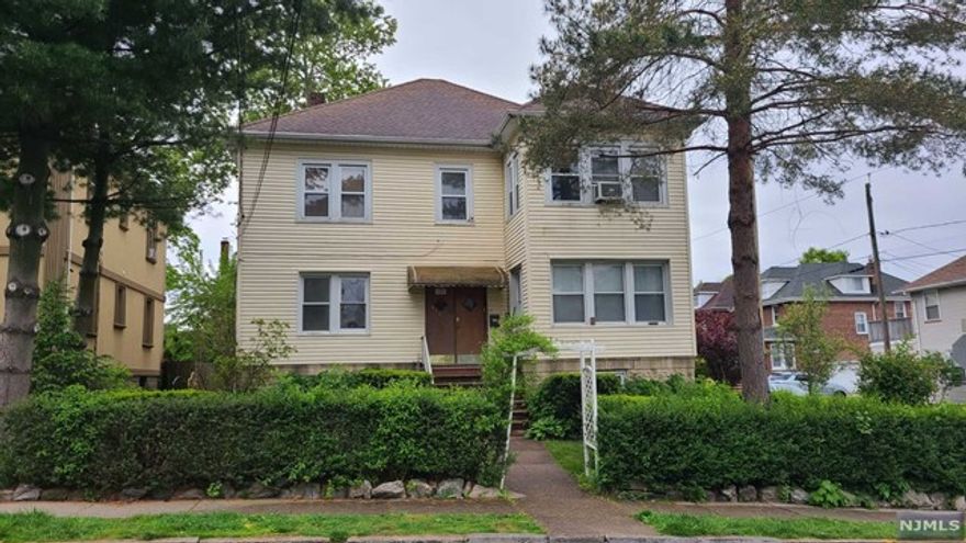 Very spacious and bright 2bed + Den and 1ful bath in the 1st fl. New ceramic tile floor. 1car garage and drive included. Owned W/D in the basement.Use backyard and barbecue area.