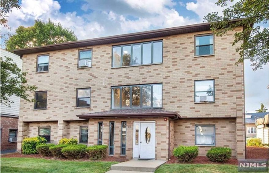 Welcome home! Fully renovated condo! Large one bedroom unit feature dinning room, living room and fully renovated bathroom. This condo is located on a prime location close to major highway, mall, hospitals and supermarkets as well as a train station for a quick 20 minutes trip into New York City.