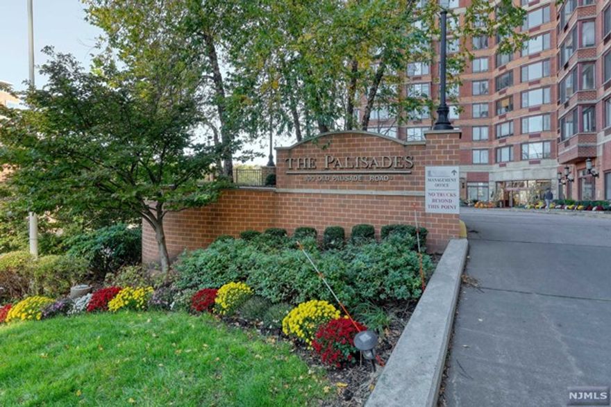 Well-maintained one bdrm luxury high-rise condo with gorgeous views of the Hudson River and George Washington bridge. Enjoy breathtaking views from the comfort of your home. Sunny Living room/ Dining Room with full view of GW Bridge. Open kitchen with white wood cabinet and granite counter top. Amazing location! Short walk to restaurants, cafes, shops and more! Or enjoy a quiet day nature walking in the park. Close to transportation - bus stops, GWB & ferry shuttle, a commuter's dream! With 24hr concierge & doorman, valet parking, health club, pool, cafe, playroom, this luxury bldg offers plenty of amenities!