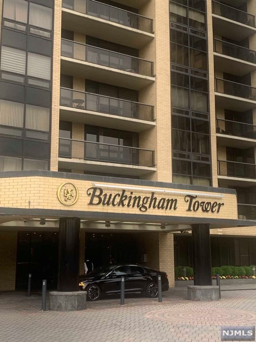 Exposure is Western unobstructed sunset view facing Palisade Ave. *Outdoor swimming pool. Easy access to NJ Trainsit, GWB, Lincoln Tunnel, shoppings all NJ Highways. Showing appt, preferably 24hra notice.