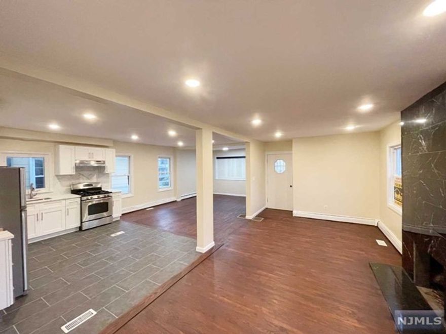 THE TOTALLY RENOVATED 3BR,2BA IN THE HEART OF TOWN. ALL MODERN NEW KITCHEN WITH STAINLESS APPLIANCES, NEW FORMAL DINING ROOM AND LIVING ROOM. BRAND NEW TWO FULL BATHS AND ALL NEW HARDWOOD FLOOR THROUGHOUT. CENTRAL A/C, SEPARATE ELECTRIC,GAS AND HEATING SYSTEM. RENT INCLUDES WATER AND LAWN CARE. WALKING DISTANCE TO SHOPPING AND NEW YORK TRANSPORTATION. *** UNDER 15LB SINGLE PET IS OK. ***