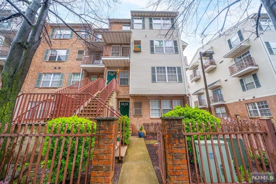 A 2 flr condo in Newark with 3 BRs, 2FBs, one located in the master bedroom, 1 half bath, 2 terraces, living rm, dining rm, eat in kitchen, new roof, new tankless hot water heater and laundry in 2F. It has a 1 car enclosed and secured assigned parking for the owner and for its guest. A block away from Newark Airport Train Station and is a direct stop from NYC.