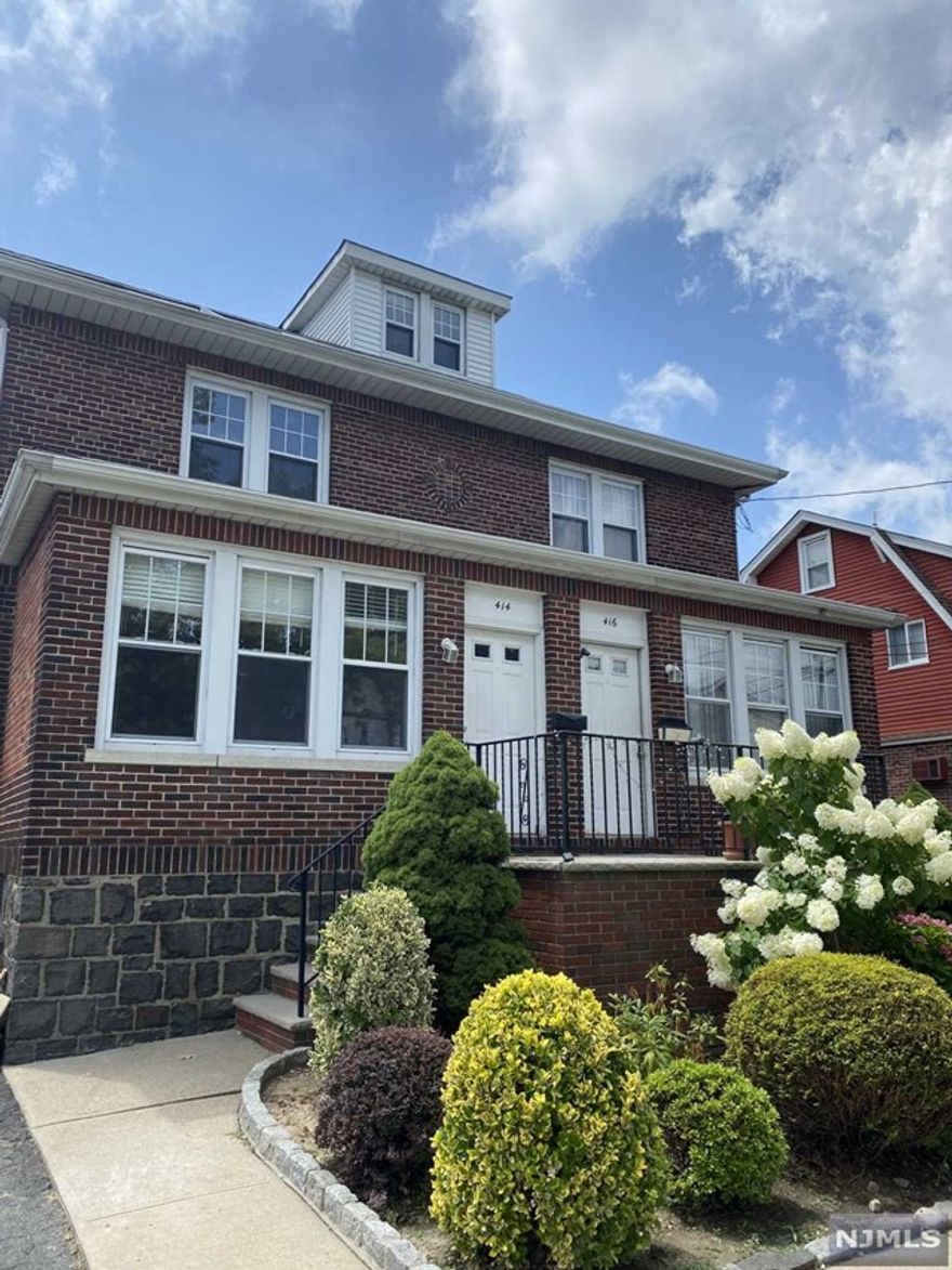 6 room 2 bed, 1.5 baths.great location . Half of an older style duplex. Hardwood floors throughout. New stove and some up grades to the kitchen. Washer- dryer in the basement. Full unfinished basement . One parking space in the driveway. Garage is not part of the lease and yard access belongs to neighbor but with notice to the owner can be used by tenant. owner takes care of the grounds.