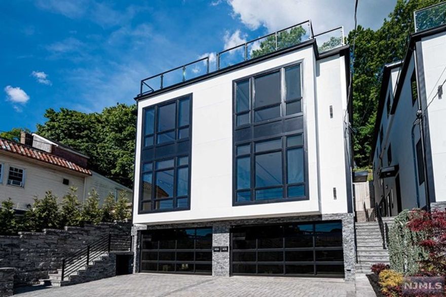 NEW CONSTRUCTION LUXURY DUPLEX. OVERSIZED LOT IN EDGEWATER NEW JERSEY WITH STUNNING VIEWS OF THE NYC SKYLINE AND HUDSON RIVER. APPROX. 4000 SQFT/ 4 LEVELS WITH 10FT CEILINGS/ 4 BEDROOMS / 4.5 BATHROOMS / AND MAGNIFICENT ROOFDECK. CONSTRUCTED WITH A MODERN CONTEMPORAY DESIGN THIS IMPRESSIVE DUPLEX ENCOMPASES A CONTEMPORARY DESIGNED EXTERIOR STONE AND STUCCO FA ADE WITH GLASS GARAGE DOORS HOUSING 2 CARS AND BLACK ACCENTED METAL PANEL ANDERSON WINDOWS THROUGHOUT. WRAP AROUND KITCHEN WITH PROFESSIONAL GRADE APPLIANCES AND 8 FOOT CENTER ISLAND. BEAUTIFUL COVE LIGHTING CAN BE FOUND IN THE SECOND FLOOR FAMILY ROOM WITH A FLOOR TO CELING TILED BOULEVARD LINEAR FIREPLACE, DINING ROOM, POWDER ROOM AND OVERSIZED KITCHEN. 3RD FLOOR HAS PRIMARY BEDROOM AND BATHROOM, 2 ADDITIONAL BEDROOMS AND 1 BATH. TOP FLOOR HAS ENTERTAINMENT ROOM, WET BAR WITH ACCESS TO ROOF DECK AND 4TH BEDROOM AND FULL BATH