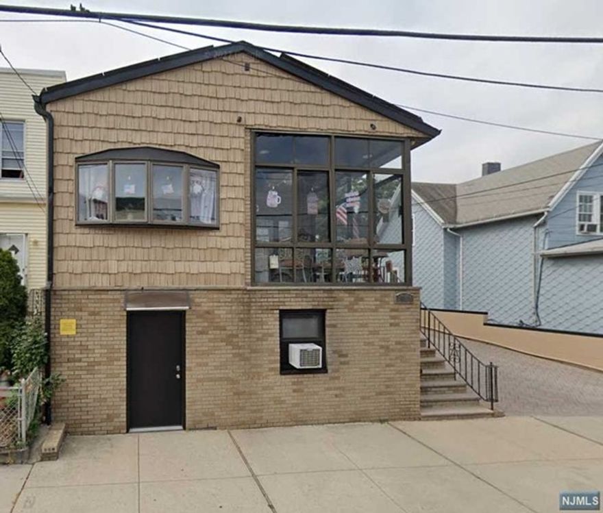 Ground level studio apartment in the heart of North Bergen. Eat-in kitchen with gas range and microwave. Hardwood floors throughout with mounted TV hook-up. Full tiled bathroom and Use of backyard. Street parking with permit, private entrance from the street. Amenities included are gas, electric, water, and Fios cable. Close to major highways and transportation.