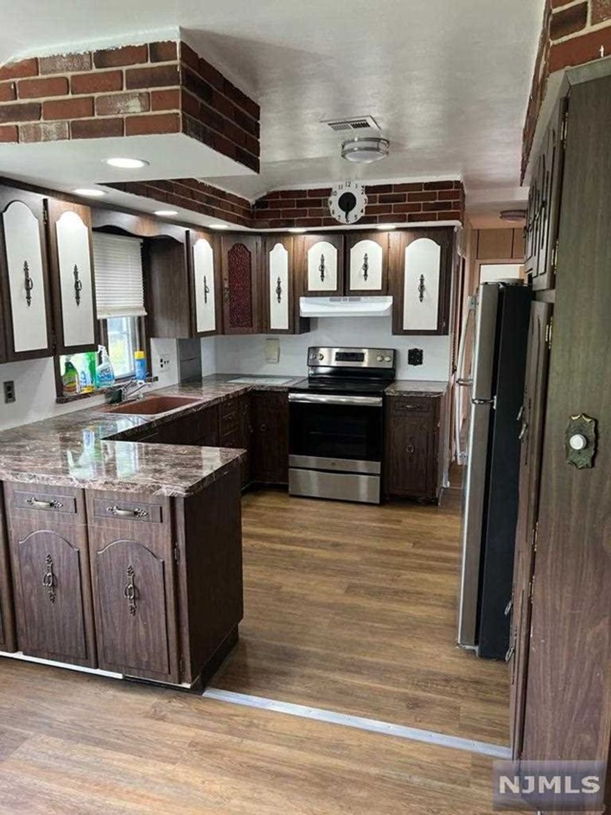 2nd fl. Apt 3 bedrooms, living room, kitchen/dining area, bath. Separate utilities.