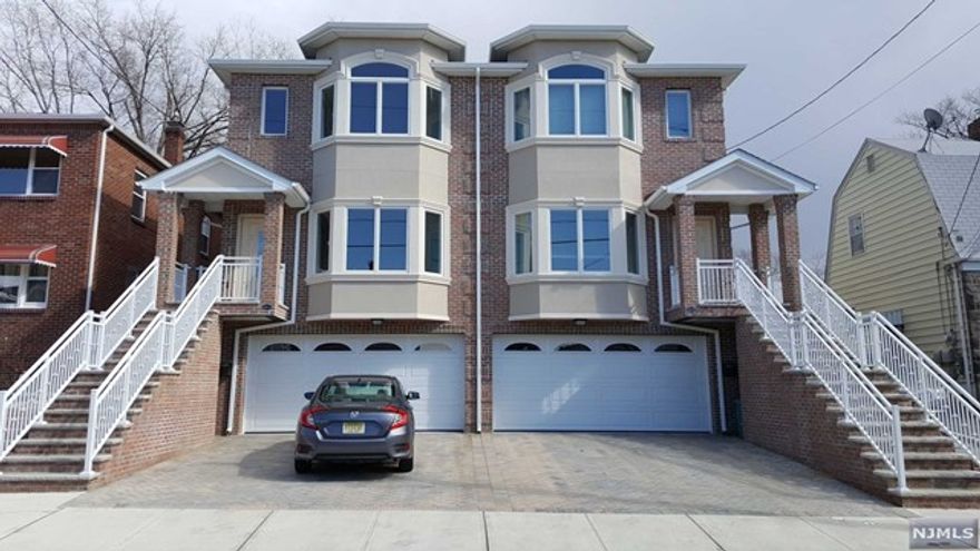 COMFORTABLE DUPLEX LIVING, GREAT FOR ANY FAMILY IN NEED OF SPACE! HARDWOOD FLOORS THROUGHOUT, MODERN KITCHEN, AND COMFORTABLE LIVING. LOWER LEVEL HAS A FAMILY ROOM WITH WALK OUT PATIO TO THE BACKYARD. ONE BLOCK FROM NYC BUS.