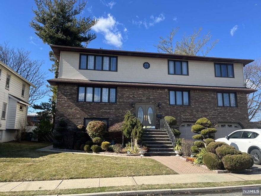 Beauitful 1 Bedroom Aparmtent. Freshly painted, Large Bedroom with a nice size closet. Bonus: Everything is included, Heat, Electric, and Interent, Parking. Laundry in the apartment. NO PETS NO SMOKING PLEASE Tenant pays realtor fee. Excellent Credit Check, In person Interview.