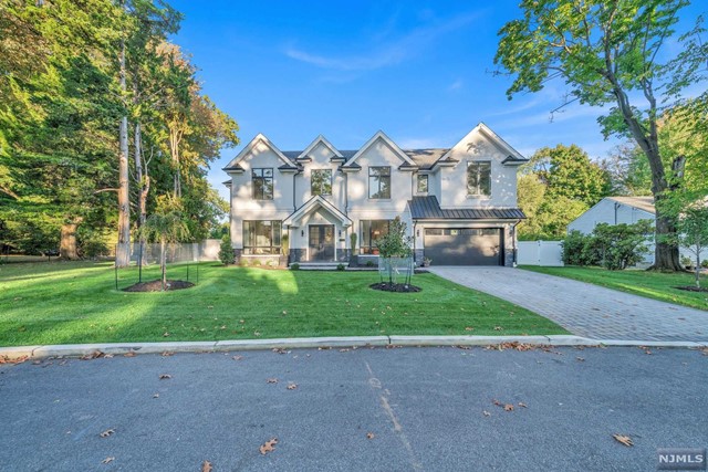 9 Heatherhill Road, Demarest, New Jersey - 6 Bedrooms  
7 Bathrooms  
16 Rooms - 